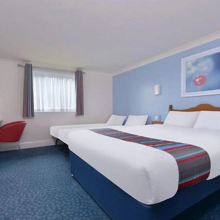 Travelodge Cardiff Airport Баррі Екстер'єр фото