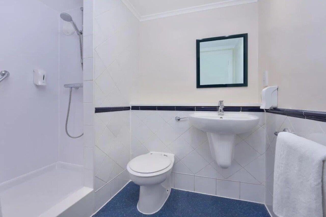 Travelodge Cardiff Airport Баррі Екстер'єр фото