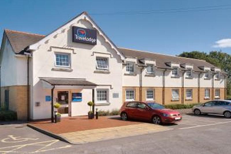 Travelodge Cardiff Airport Баррі Екстер'єр фото