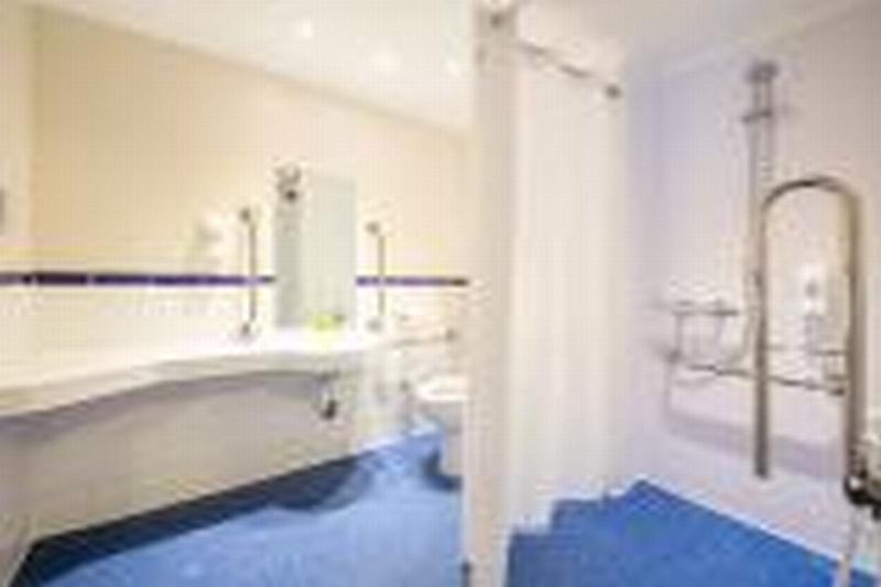 Travelodge Cardiff Airport Баррі Екстер'єр фото
