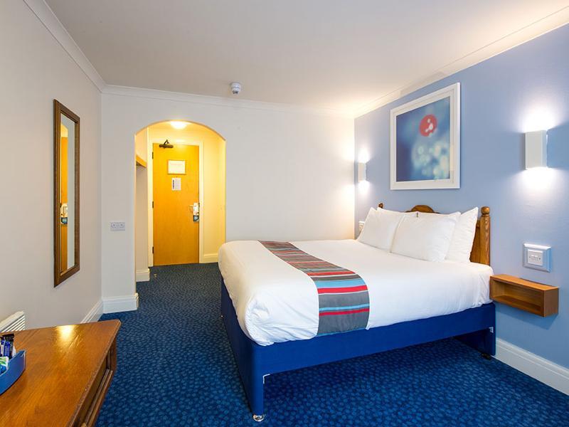 Travelodge Cardiff Airport Баррі Екстер'єр фото