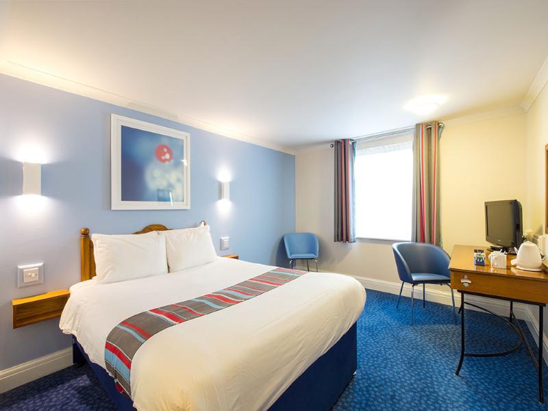Travelodge Cardiff Airport Баррі Екстер'єр фото