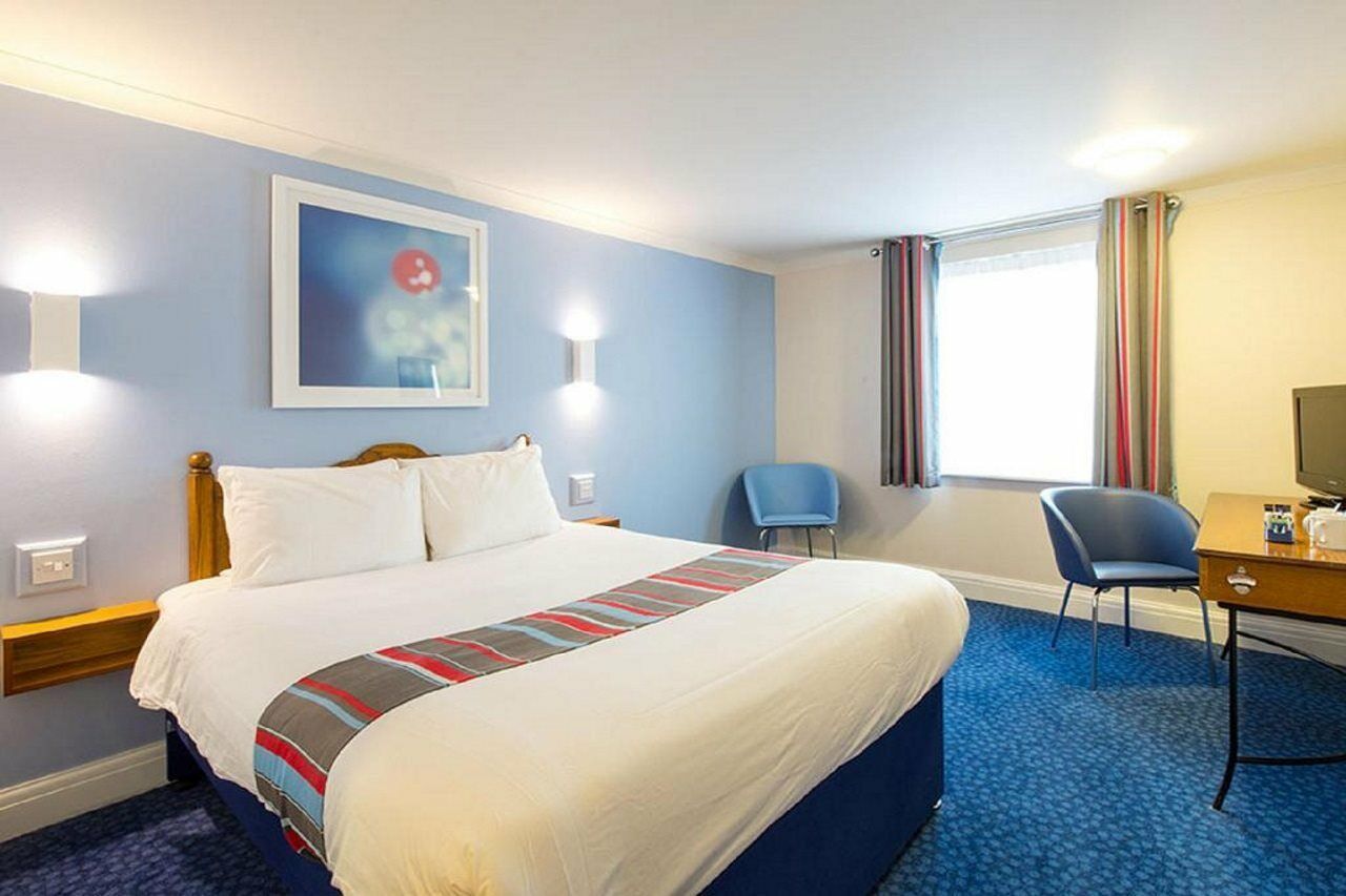 Travelodge Cardiff Airport Баррі Екстер'єр фото